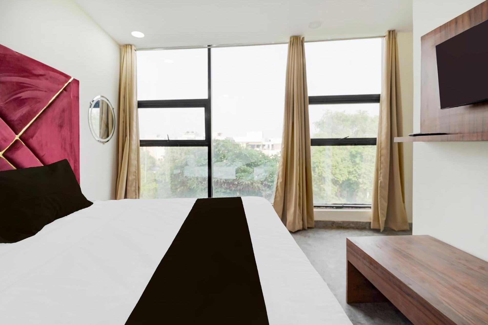 Hotel O Indirapuram Grand 가지아바드 외부 사진