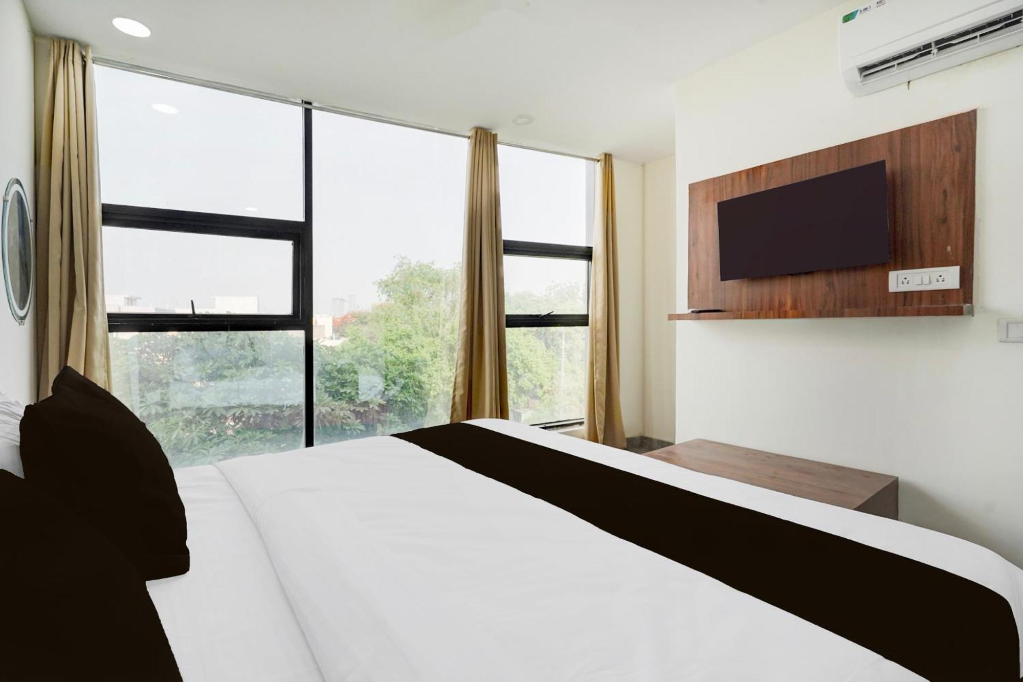 Hotel O Indirapuram Grand 가지아바드 외부 사진
