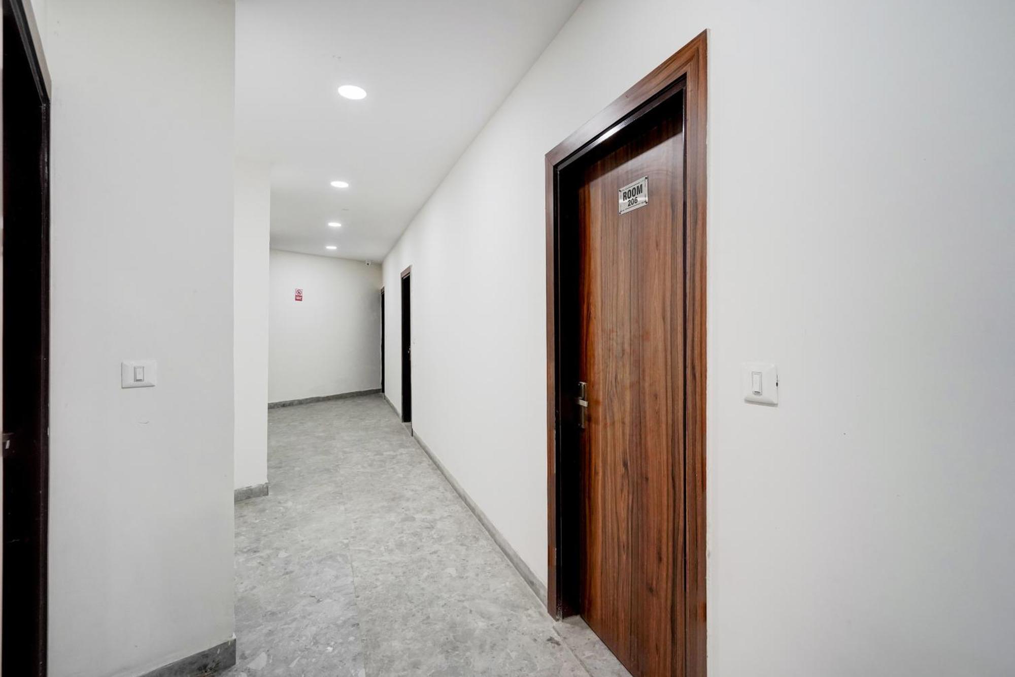 Hotel O Indirapuram Grand 가지아바드 외부 사진