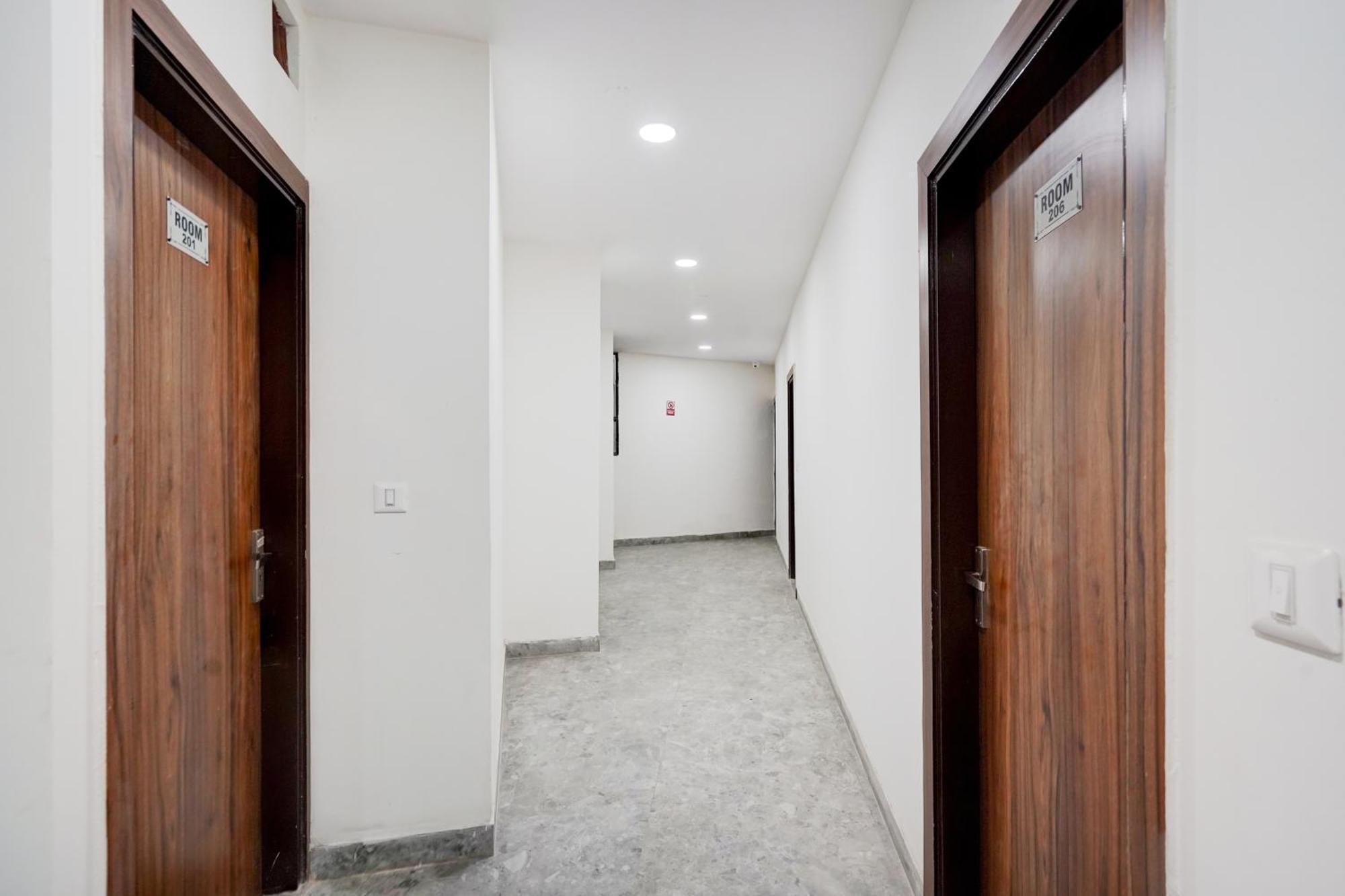 Hotel O Indirapuram Grand 가지아바드 외부 사진